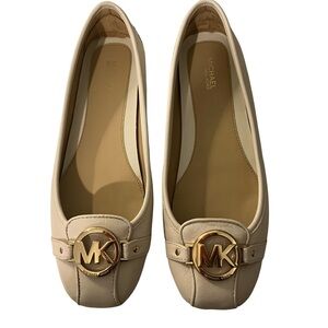 Michael Kors Cream / Beige Leather Flats - Women’s Size 8.5 M Shoes - Gold Logo